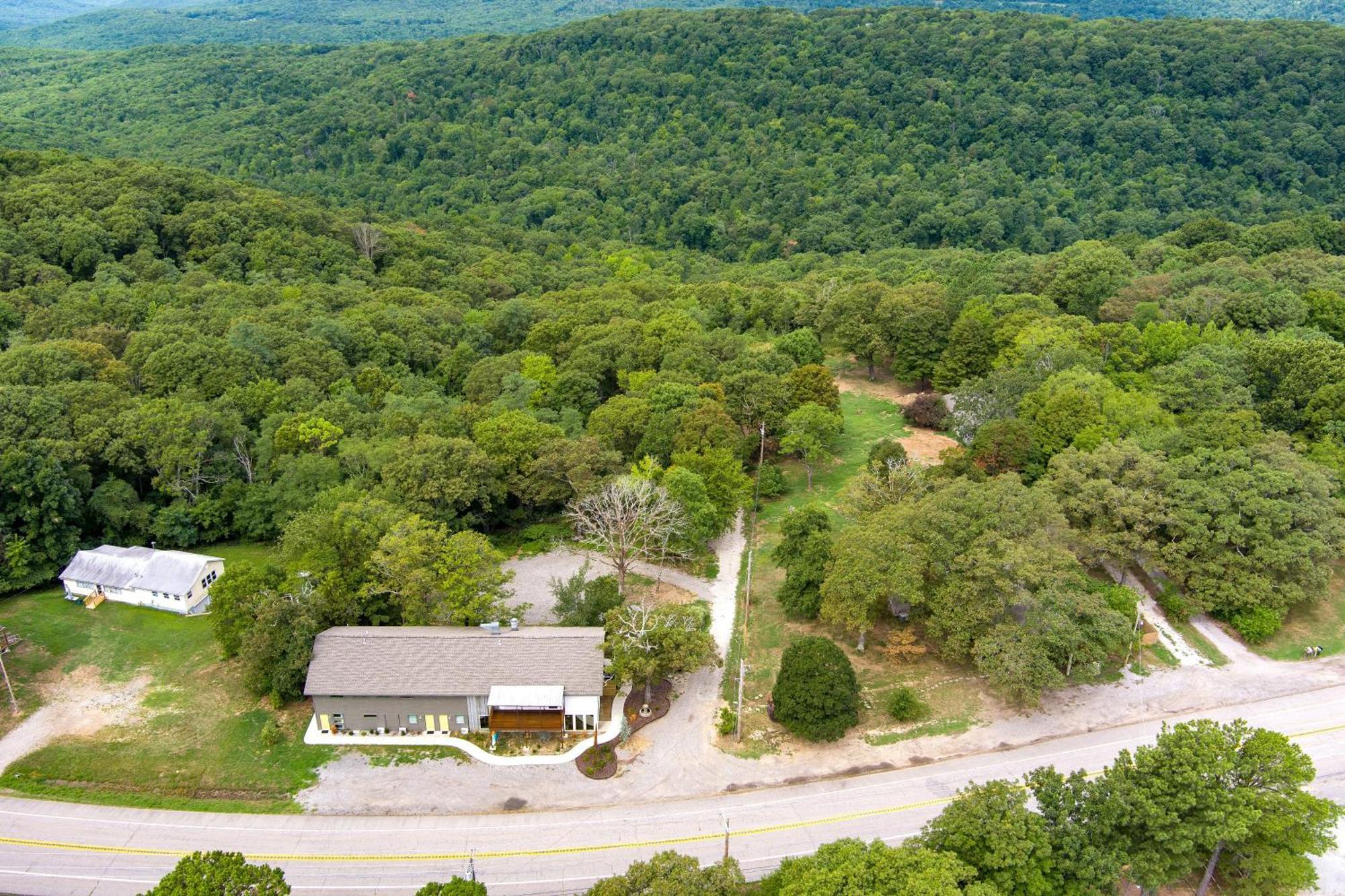 Bigfoot Hideout Hotel Winslow Exterior photo